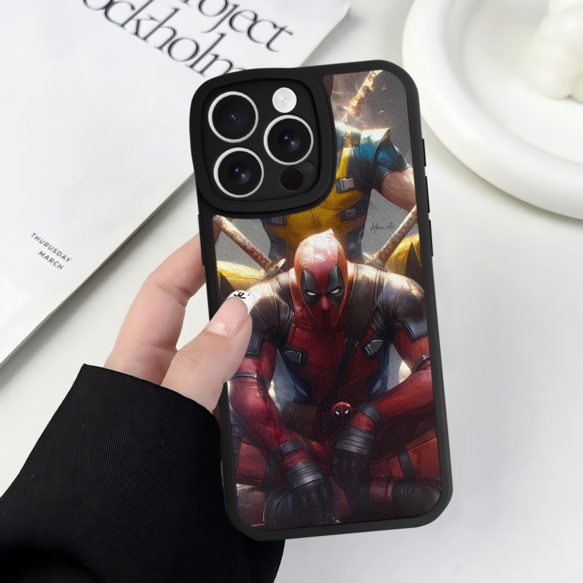（画像用） Deadpool デッドプール 【iPhone 16シリーズ対応】シリコンスマホケース（レザー調） 材質：シリコン